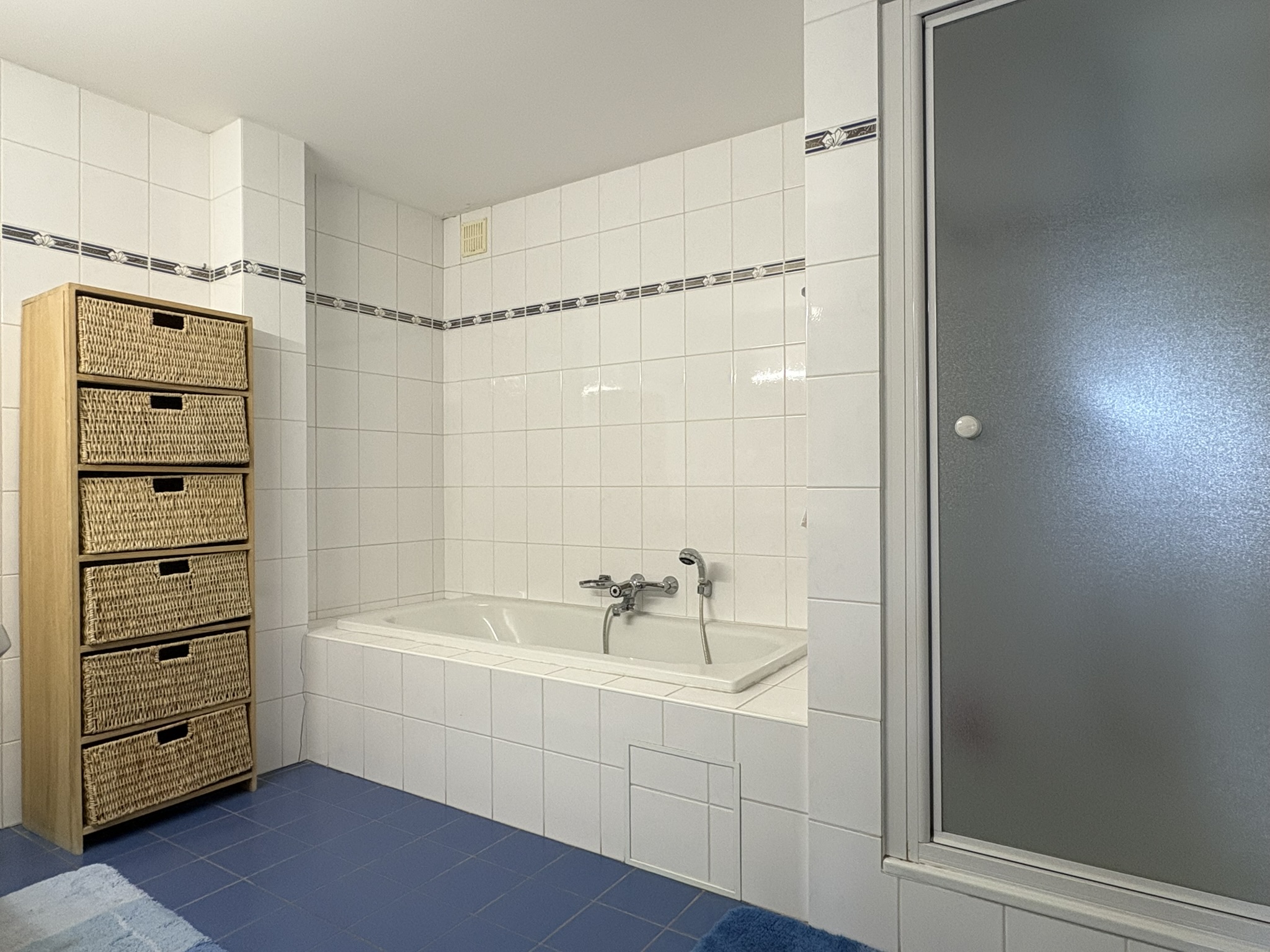 Ruim tweeslaapkamer appartement te huur in centrum Deinze - foto 4