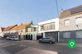 Dit mooi instapklaar appartement is gelegen op het 1ste verdiep van een kleine residentie te Leke, bestaande uit 3 appartementen.Het appartement...