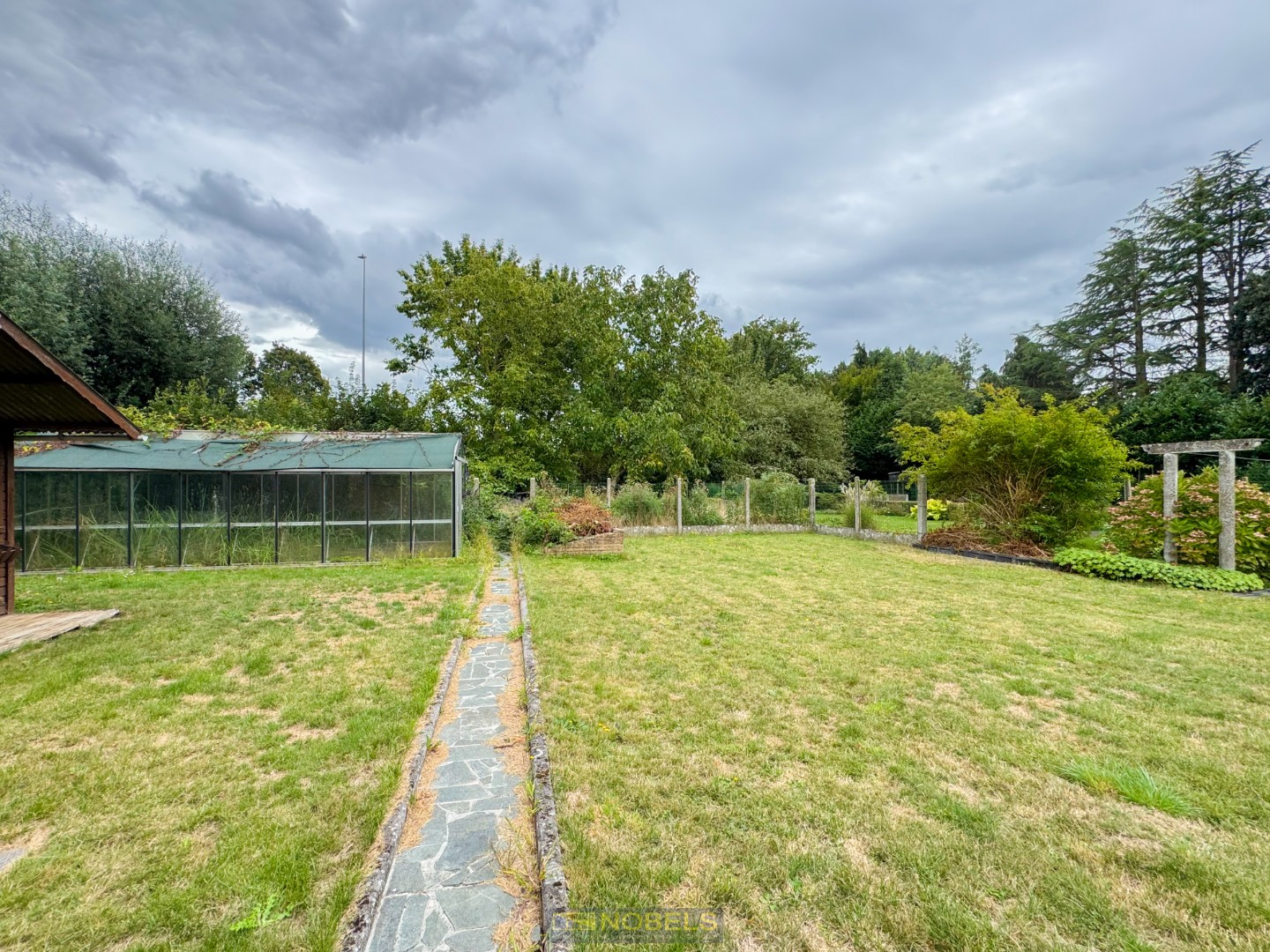 Te koop, te renoveren bungalow op ruim perceel nabij het centrum van Oudenaarde! - foto 2