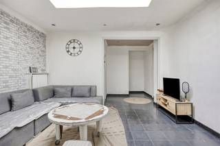 Ruime rijwoning nabij centrum van KortrijkOntdek deze charmante woning in het hart van Kortrijk, perfect geschikt voor een groot gezin met zijn vijf...