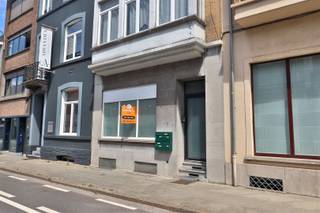 CENTRAAL GELEGEN APPERTEMENT Gelijkvloers appartement nabij het centrum.  Grote ruimtes, veel licht en netjes onderhouden.Een grote leefruimte houdt...