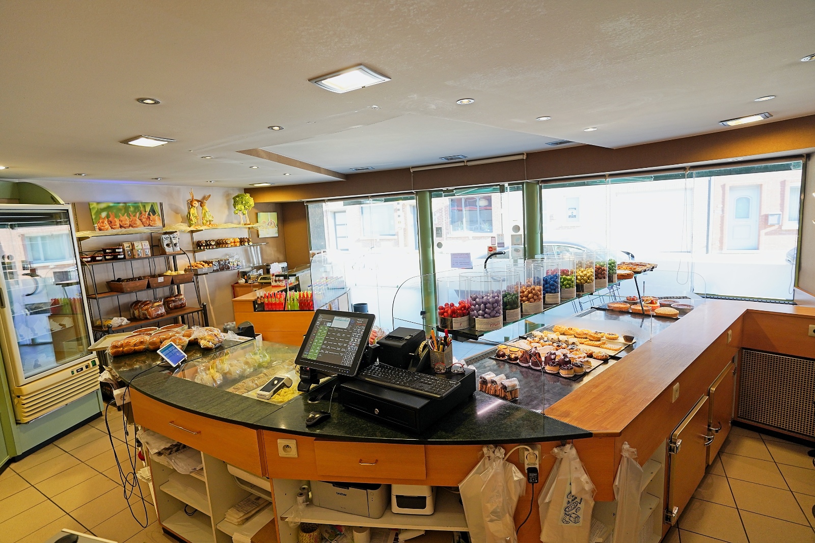 Instapklare bakkerij met bovenliggende woonst op topligging in Sint-Niklaas! - photo 3