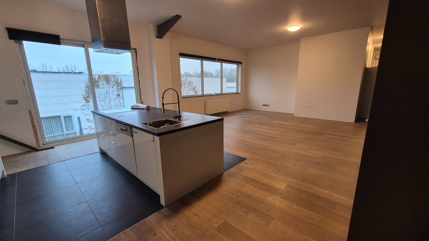 Multifunctionele ruimte met eigen inkomhal en inpandige garage in Wingepark - foto 2