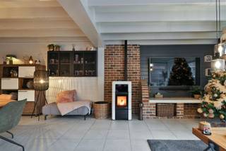 Welkom in deze prachtige woning in Hoboken, een charmante thuis vol potentieel en modern comfort.De voorgevel geeft onmiddellijk een warm welkom met...