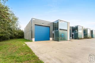 UNITÉ PME BIEN SITUÉE AVEC ESPACE RÉSIDENTIEL ET BUREAUX