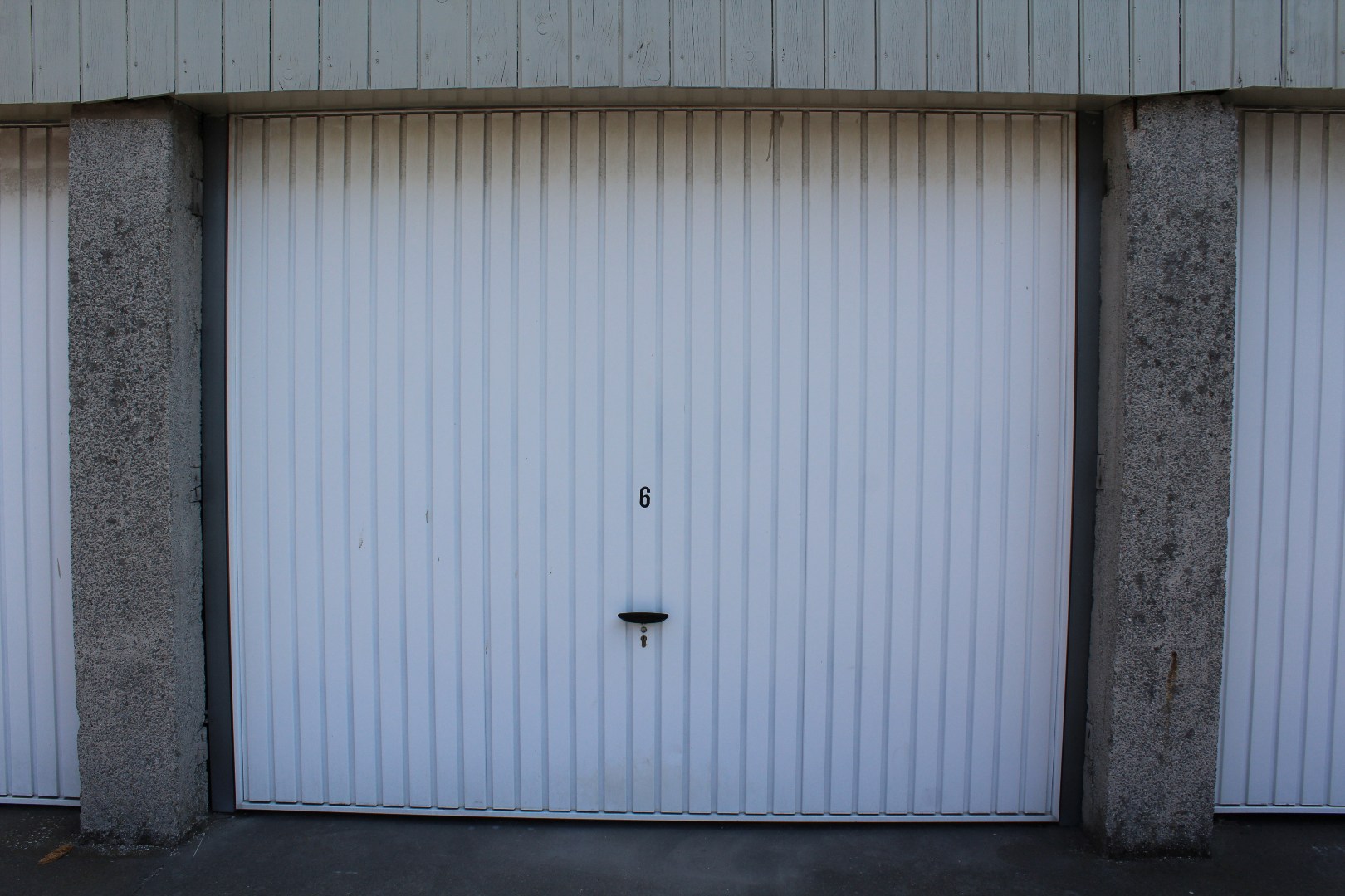Garagebox in achterliggend garagepark