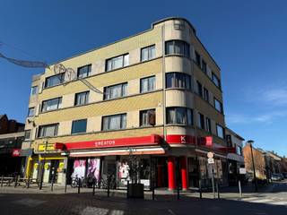 Ruim en lichtrijk appartement met 2 slaapkamers in hartje Herentals.Dit statige appartement bevindt zich op een toplocatie, aan het einde van de...