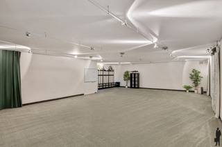 Multifunctioneel handelspand met royale woonst op toplocatie in OostmalleOntdek dit instapklare en multifunctionele handelspand met woonst, gelegen...