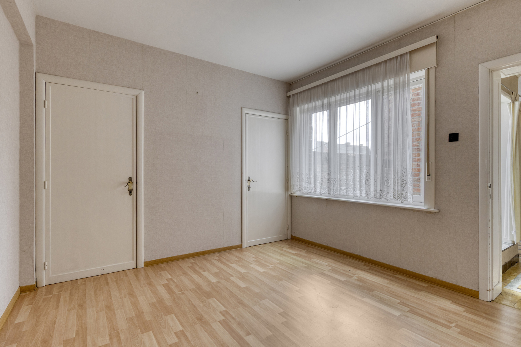 Ruime te renoveren woning met veel potentieel - foto 4