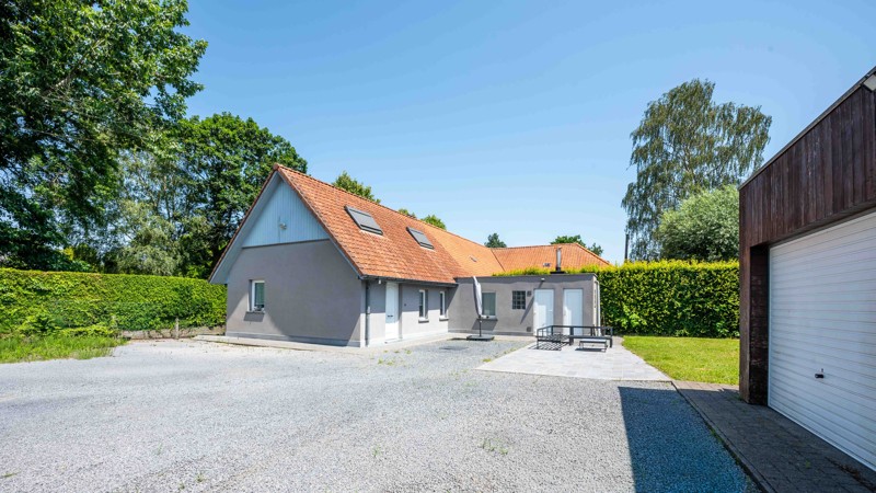 Charmante woning met 2 slaapkamers en 2 garages - photo 1