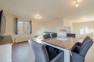 Ben je op zoek naar een prachtig gerenoveerde bungalow met een EPC B op een toplocatie nabij het Donkmeer in Overmere? Zoek niet verder. Deze...