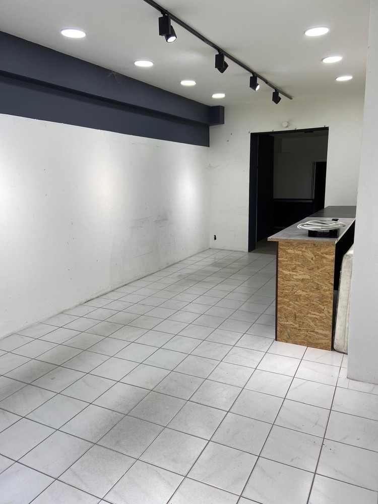 Gebouw met gemengd gebruik, handelspand + woonst, ideaal gelegen - foto 3