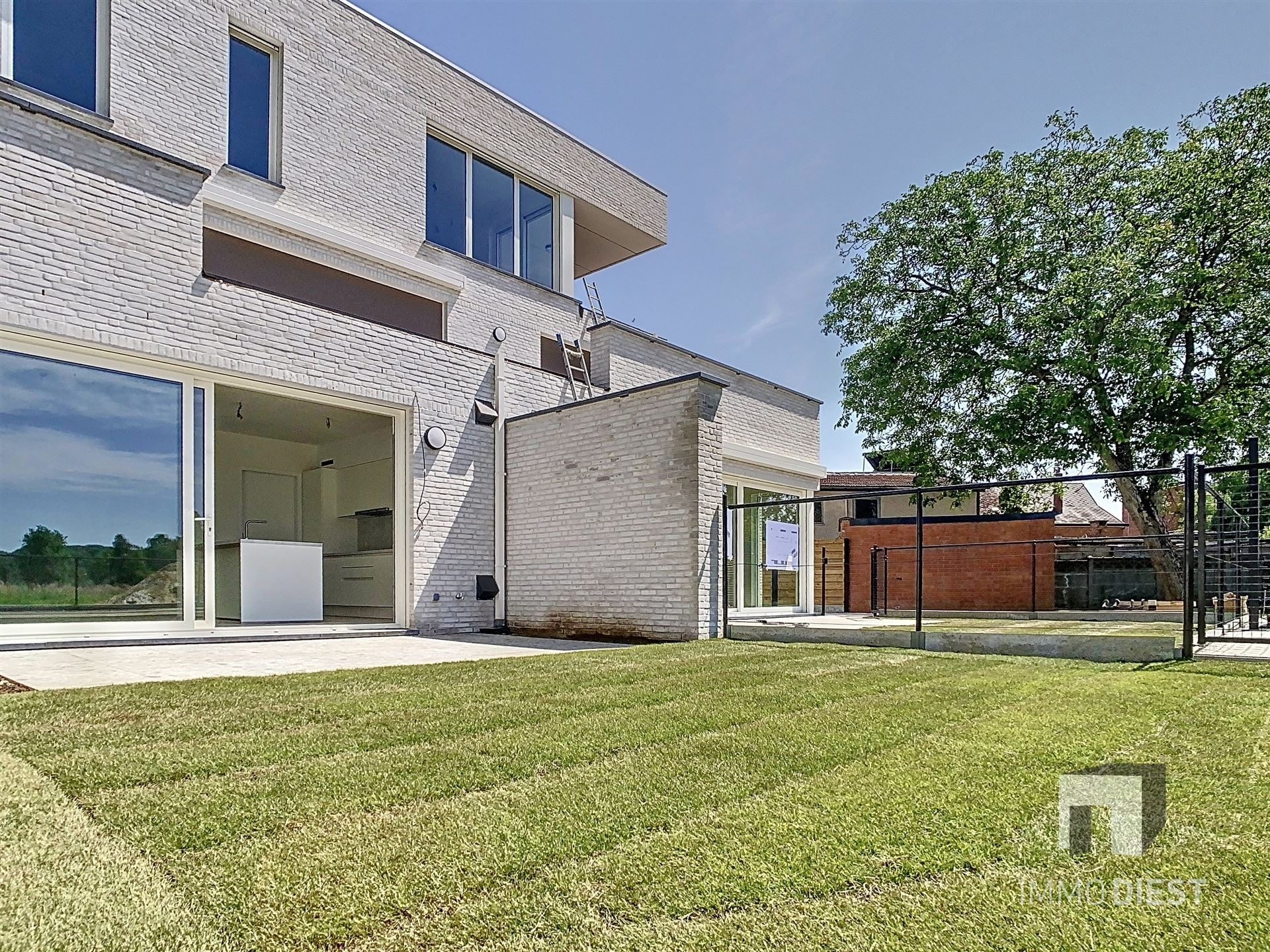 Gelijkvloers appartement met terras en tuintje - foto 5