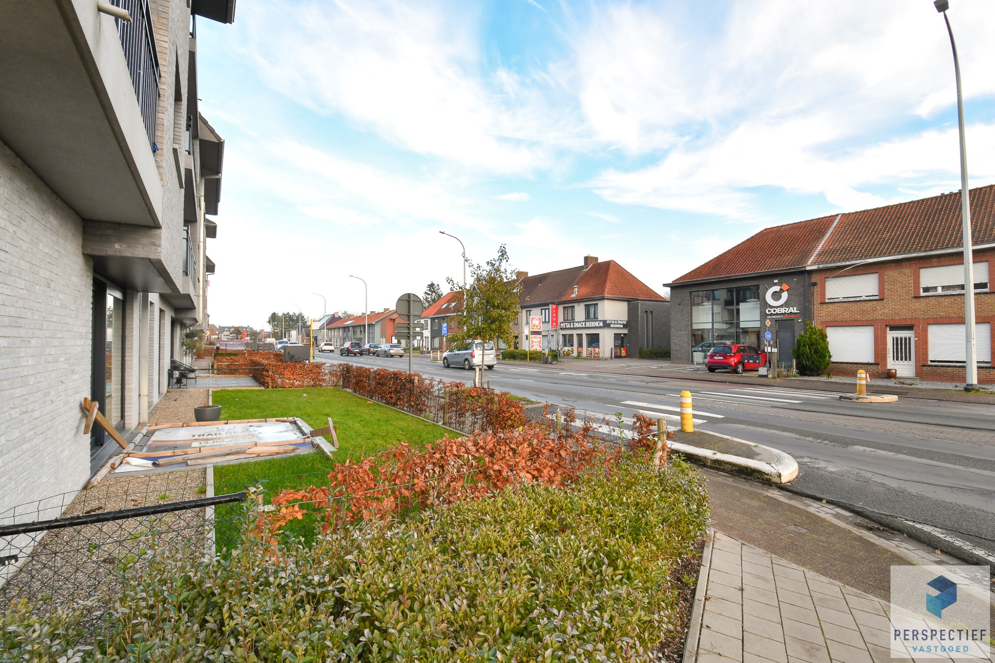 Strategisch gelegen handelsgelijkvloers op een zichtlocatie - foto 4