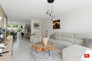 Op 10 minuten van Ieper treffen we dit <strong>recent en instapklaar appartement</strong>. Het appartement geniet van een <strong>Zuidgericht terras</strong> waar u de hele dag door van de zon kunt genieten. Binnen werd gekozen voor een <strong>hoogwaardige afwerking</strong> met kwaliteitsmaterialen en oog voor detail. Zo zorgen de stijlvolle speciale verftechnieken voor een warme en elegante uitstraling, terwijl de <strong>ingebouwde kasten</strong> extra comfort en praktische opbergruimte bieden. De moderne keuken is afgewerkt met een duurzaam composiet werkblad en sluit perfect aan bij het strakke interieur.<br /><br /><strong>Indeling van het appartement: </strong><br />Inkomhal (8 m²) - lichtrijke woon- en eetkamer met open keuken voorzien van dubbele spoelbak, combi-oven, inductie-kookplaat en koelkast (40 m²). Aanpalend hebben we een Zuidgericht terras van 12,5 m². Daarnaast beschikt het appartement nog over 2 slaapkamers (14 - 9,5 m²), badkamer met dubbele wastafel en inloopdouche (6 m²), toilet (1,5 m²) en berging (5 m²).<br /><br />Benieuwd naar de indeling? Check zeker onderstaande video. <br />Link: https://youtube.com/shorts/GTS1uffv0n8?feature=share<br /><br /><strong>Deze eigendom staat te koop met een vanafprijs van € 265.000. Elk bod vanaf deze prijs wordt voorgelegd aan de eigenaars die dit al dan niet aanvaarden. De initiële vraagprijs was € 280.000. <br /><br />Adres op aanvraag</strong><br /><br /><strong>Meer info of een vrijblijvend bezoek? </strong><br />Contacteer Minthus op 057 468 333 of mail info@minthus.be
