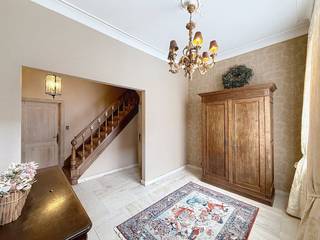 Ruim en gezellig huis met 4 slaapkamers te huur in Wielsbeke (Sint-Baafs-Vijve). De woning geniet van ruime woonvolumes, een uitgeruste...