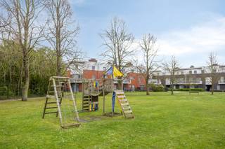 Gelegen op het gelijkvloers van een residentiële mede-eigendom, biedt dit instapklaar appartement van 90m² een rustige woonomgeving met...