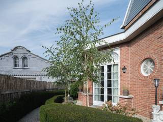 Sint-Amandsberg. Op te frissen directeurswoning met bijhorend magazijn en afzonderlijke loft op een boogscheut van het centrum van Gent. Voor meer...