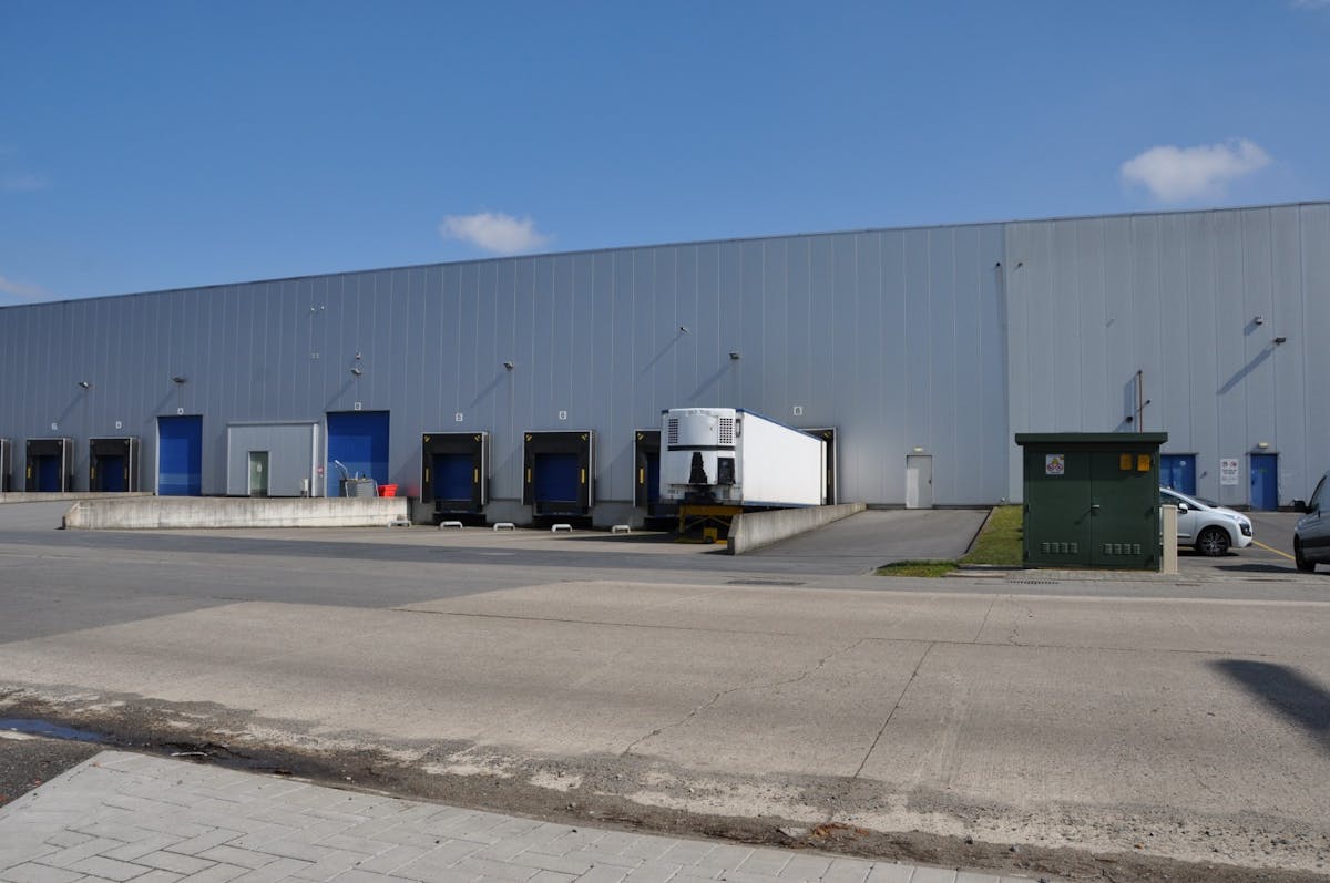 Entrepôt (12 317 m²) à louer à la sortie E17 à Zele - photo 3