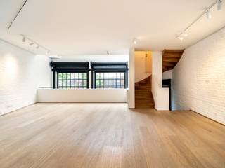 Idéalement située en plein coeur du quartier Châtelain, maison de style "loft" ou "atelier d’artiste" d’une superficie brute selon PEB de ± 136 m²...