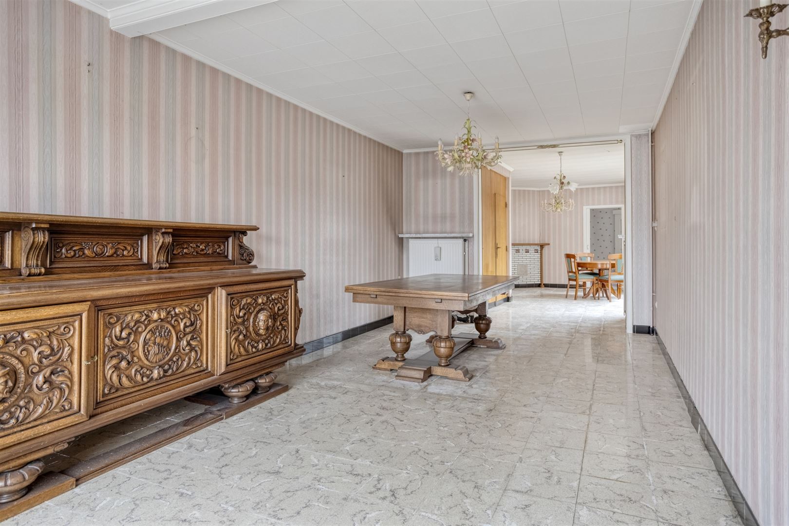 Te renoveren woning gelegen aan het plein in Kaprijke ! - foto 4