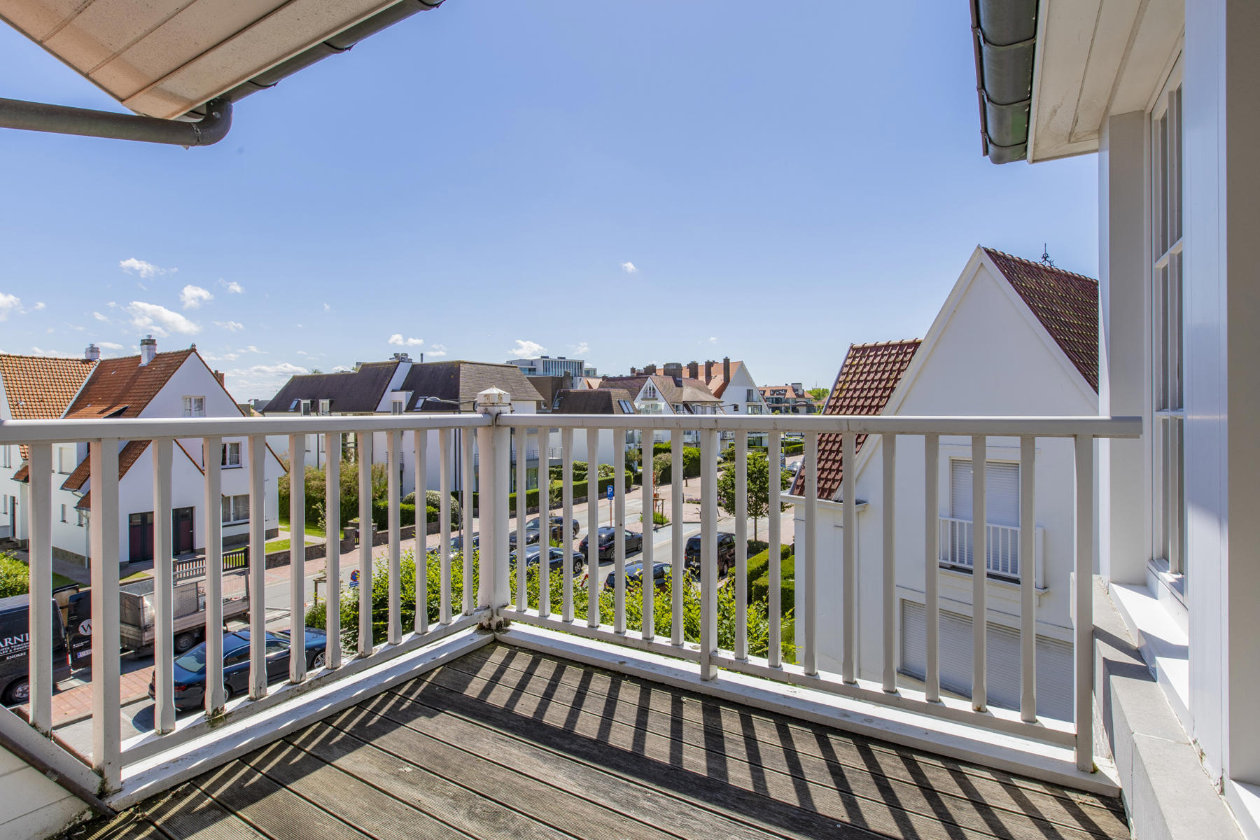 Volledig gerenoveerde penthouse in villa-residentie - foto 3