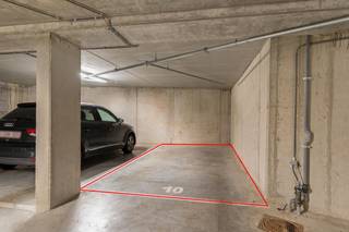 Op een centrale locatie te Antwerpen bevinden zich deze 2 ondergrondse parkeerplaatsen op verdieping -2. Deze parkings (P9 & P10) zijn bereikbaar via een autolift en genieten van een uitstekende bereikbaarheid op wandelafstand van onder andere de universiteit en het centraal station van Antwerpen. <br /><br />Prijs per parkeerplaats = €24 500.<br /><br />Contacteer ons voor meer informatie op 0474/78 07 73 of neem een kijkje op www.boonstravastgoed.be .