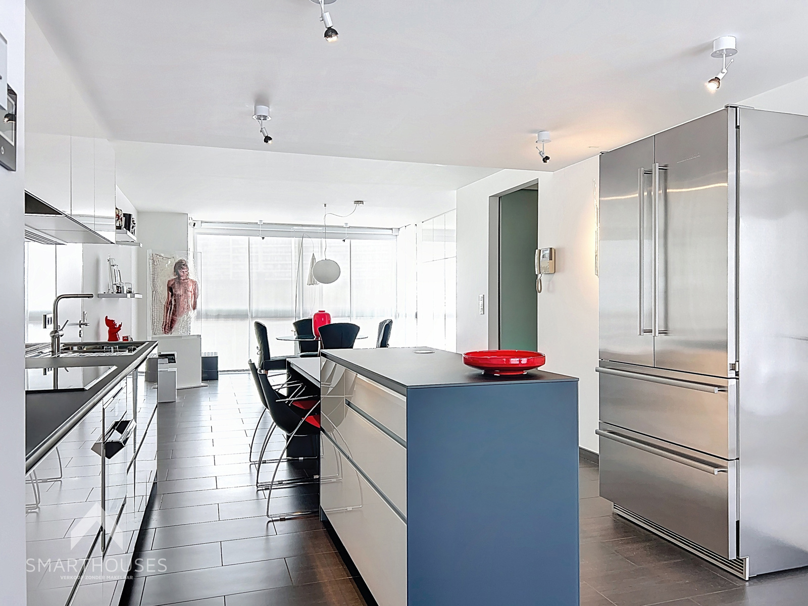 Instapklaar appartement met 2 slpks, 2 parkings en terras - foto 4