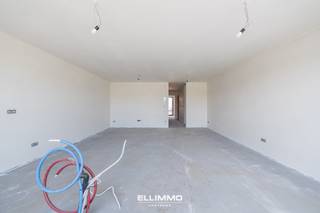 Zeer ruim duplex gelijkvloersappartement van maar liefst 117,40m2, 2 slaapkamers en een zalige tuin met terras van nog eens 56m2! en dit helemaal...