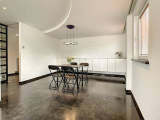 Dit luxueus appartement werd recent volledig opgefrist en is voorzien van 4 slaapkamers. De totale bewoonbare oppervlakte is maar liefst...