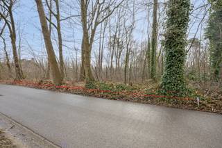 Deze bouwgrond voor open bebouwing is gelegen in de rustige bosrijke villabuurt op de Bosstraat te Lanaken!Ze is gelegen op een toplocatie vlakbij...