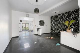 Deze woning biedt een uitstekende opportuniteit voor wie op zoek is naar een renovatieproject met ruimte en mogelijkheden.Troeven: * 3 slaapkamers *...