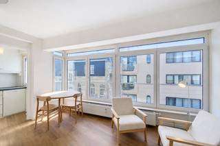 This studio in Heist was completely and tastefully renovated in 2026, so you can immediately enjoy modern living comfort. Located on the third...