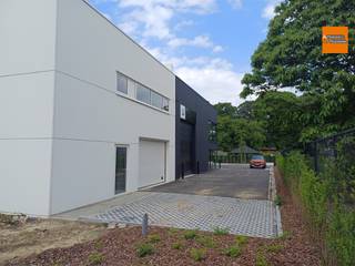  Dans le parc Business Park Kardinaal à Kortenberg, 2 maisons liées chacunes à une unité PME sont mises en vente. Idéal pour ceux qui souhaitent...