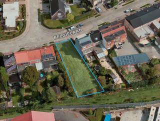 Dit mooi perceel van 357 vierkante meter, geschikt voor HALFOPEN BEBOUWING, is gelegen op een TOPlocatie aan het centrum van Destelbergen. De...