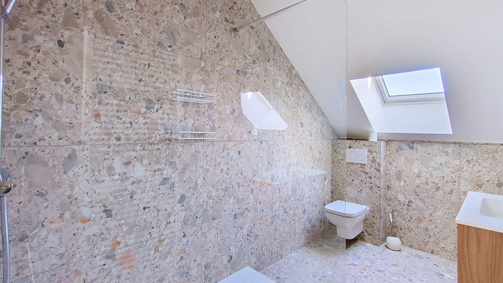 Appartement te huur in Monceau-Sur-Sambre met 2 slaapkamers - foto 4