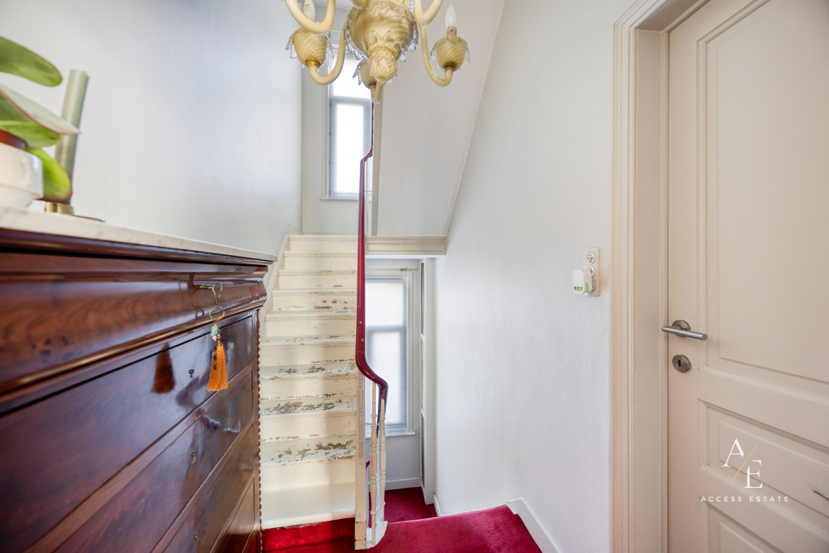 Karaktervol herenhuis met praktijkruimte en 275 m² bewoonbare oppervlakte - foto 4