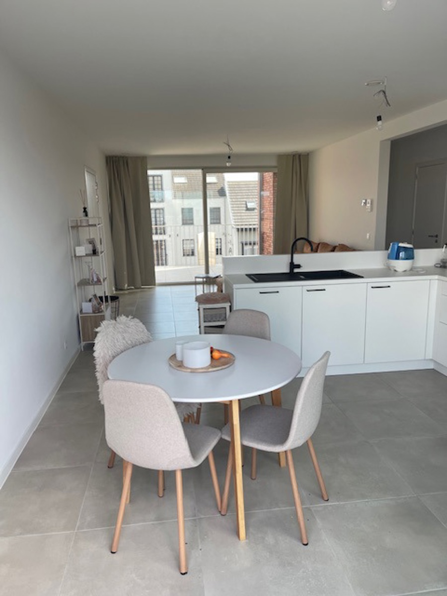 Waanzinnig ruim 3-slaapkamerappartement met zonneterrassen in de dorpskern van Sint-Antonius (Zoersel) - foto 5