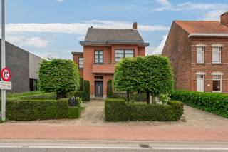 De woning aan de Molsebaan 46 in Dessel is een waar pareltje dat authentieke charme uitstraalt. Gelegen op een perceel van 1.140 m², met...