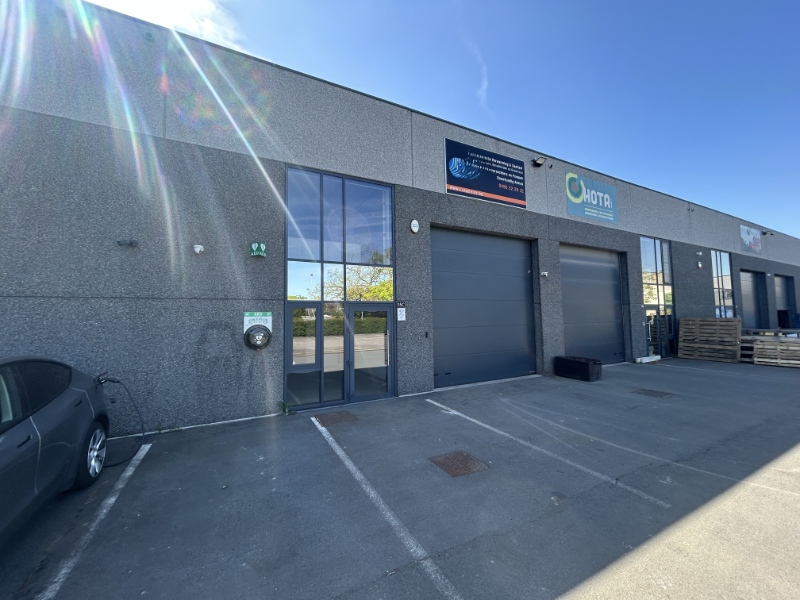 Instapklare KMO-unit met kantoren (±355 m²) op topligging - foto 1