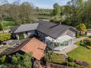 Rustig gelegen woning op een perceel van 31 are vlakbij Geel-Bel. De indeling is als volgt nl. 3 slpks, woonkamer-keuken, aparte inkomhal,...