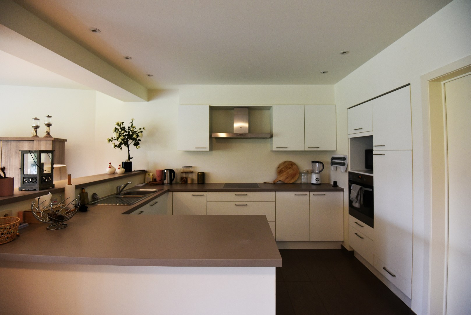 Gelijkvloers appartement met 2 slaapkamers, terras en tuin. - foto 3