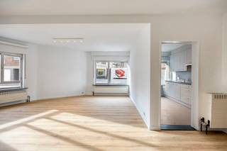 Découvrez ce spacieux appartement de plain-pied, idéalement situé au 23, rue Roi Léopold III à Merchtem. L'appartement offre un agencement...