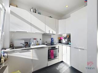 ETTERBEEK, Jachtwijk, ONGEBOUWDE appartement met 1 slaapkamer + bureau/kleine kinderkamer van ± 73 m². Het bestaat uit: inkomhal, lichte woonkamer...