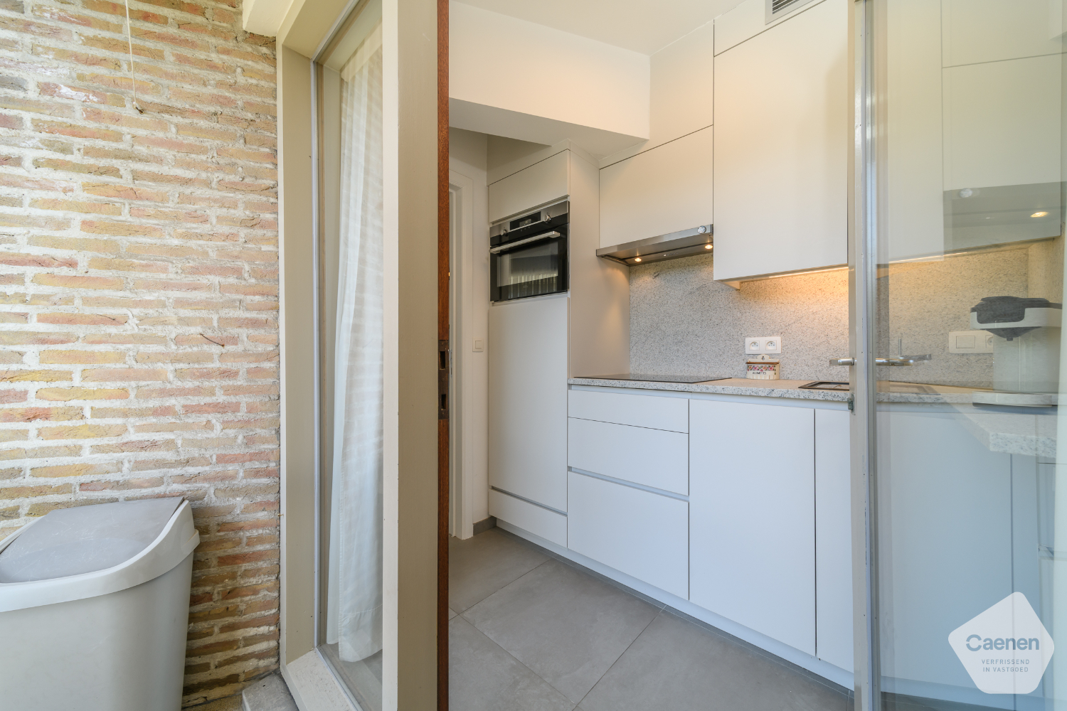 Recent gerenoveerde ruime studio met slaaphoek en terras in hartje De Panne - foto 5