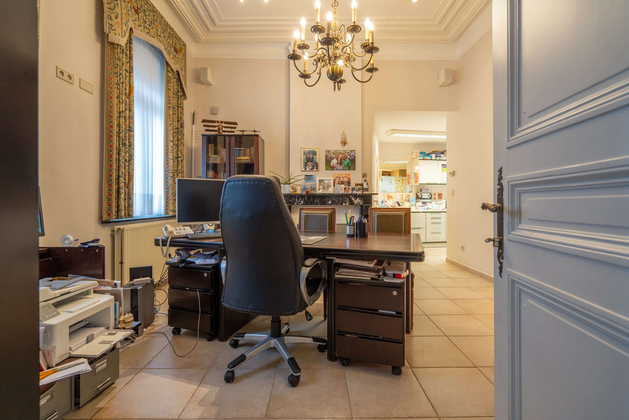 Statige herenwoning met praktijkgedeelte naast Kerkplein te Ledegem - foto 4