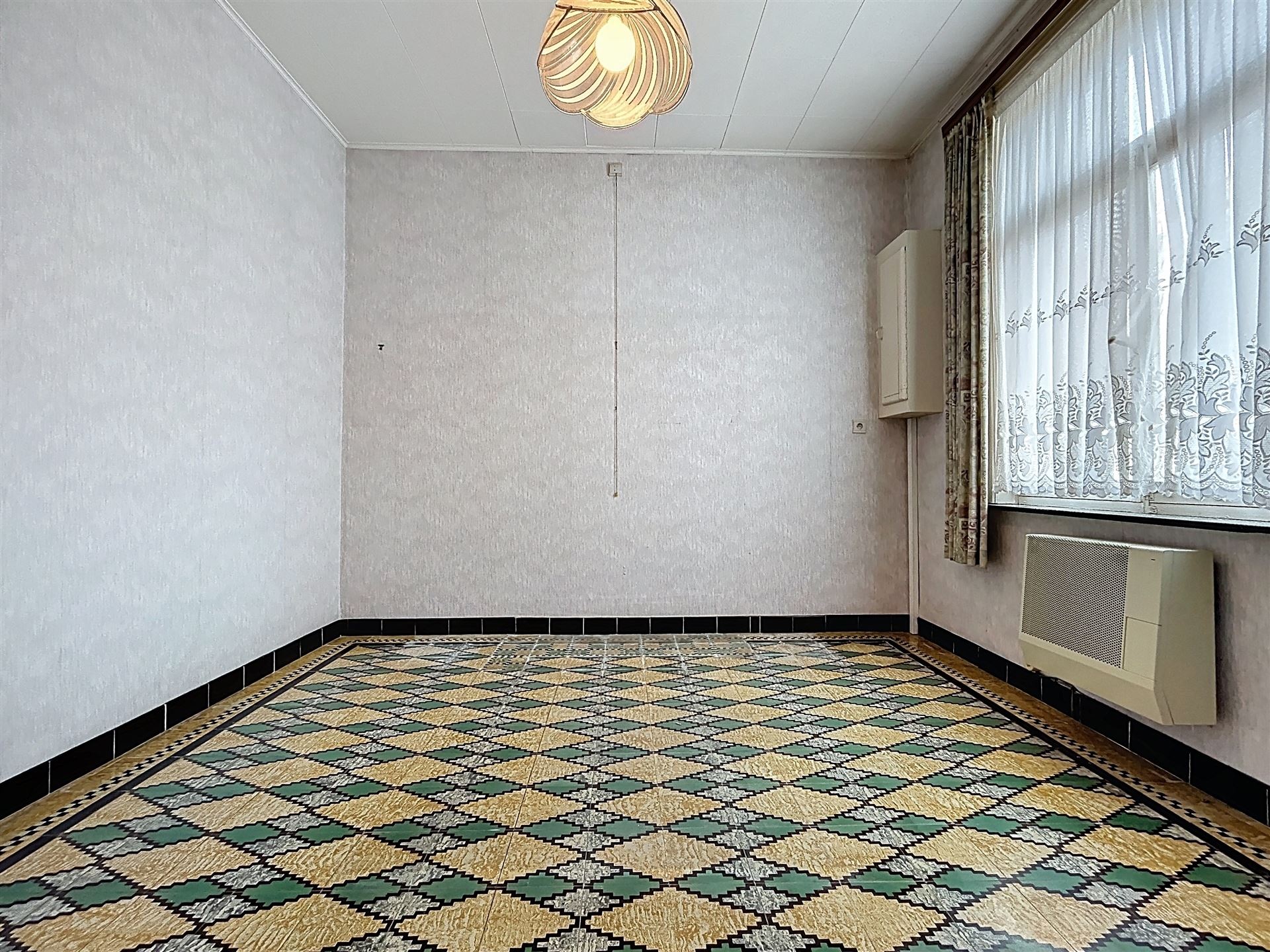 Te renoveren woning met uitweg - foto 4