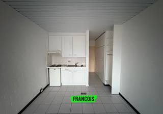 Charmante studio in rustige residentie te Bredene, vlak bij De Haan.Op een rustige ligging in Bredene, op de grens met De Haan, bevindt zich deze...