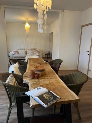 In het hart van Malle bevindt zich dit volledig gerenoveerde handelspand. Indeling: Gelijkvloers handelsruimte met aparte inkom:...