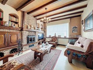 Deze woning biedt met een bruikbare vloeroppervlakte van maar liefst 307m² (volgens het EPC-attest) en een perceel van 312m² een zee aan...